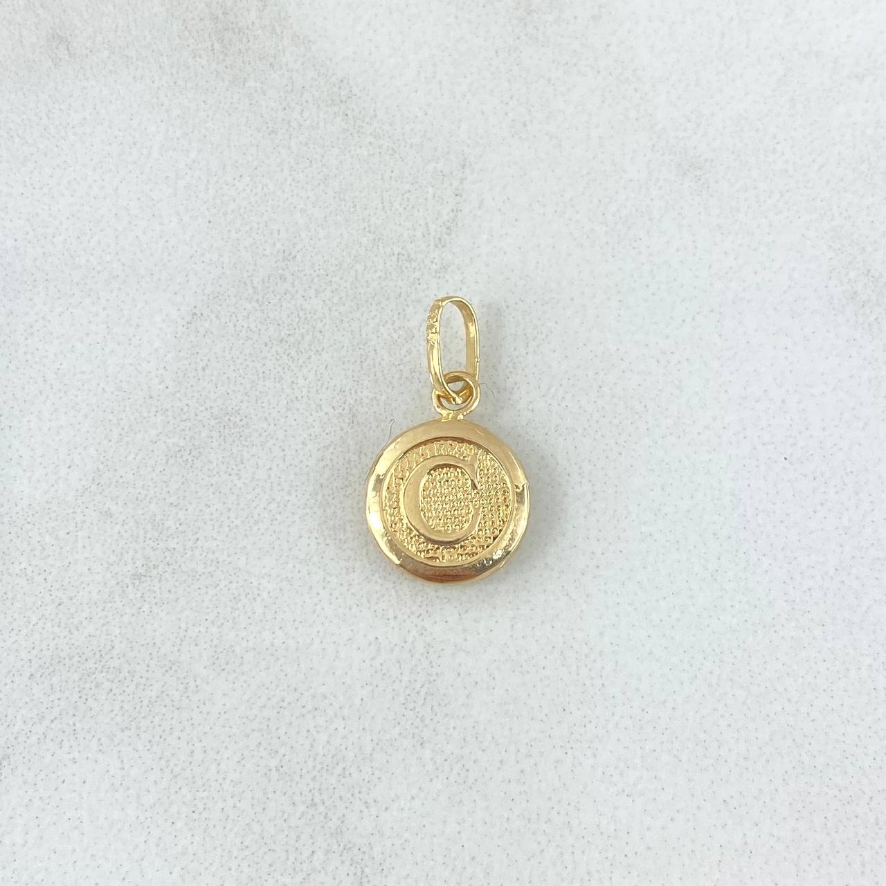 Dije Letra C 0.5gr / 1.6cm / Circulo Texturizado Oro Amarillo 18K
