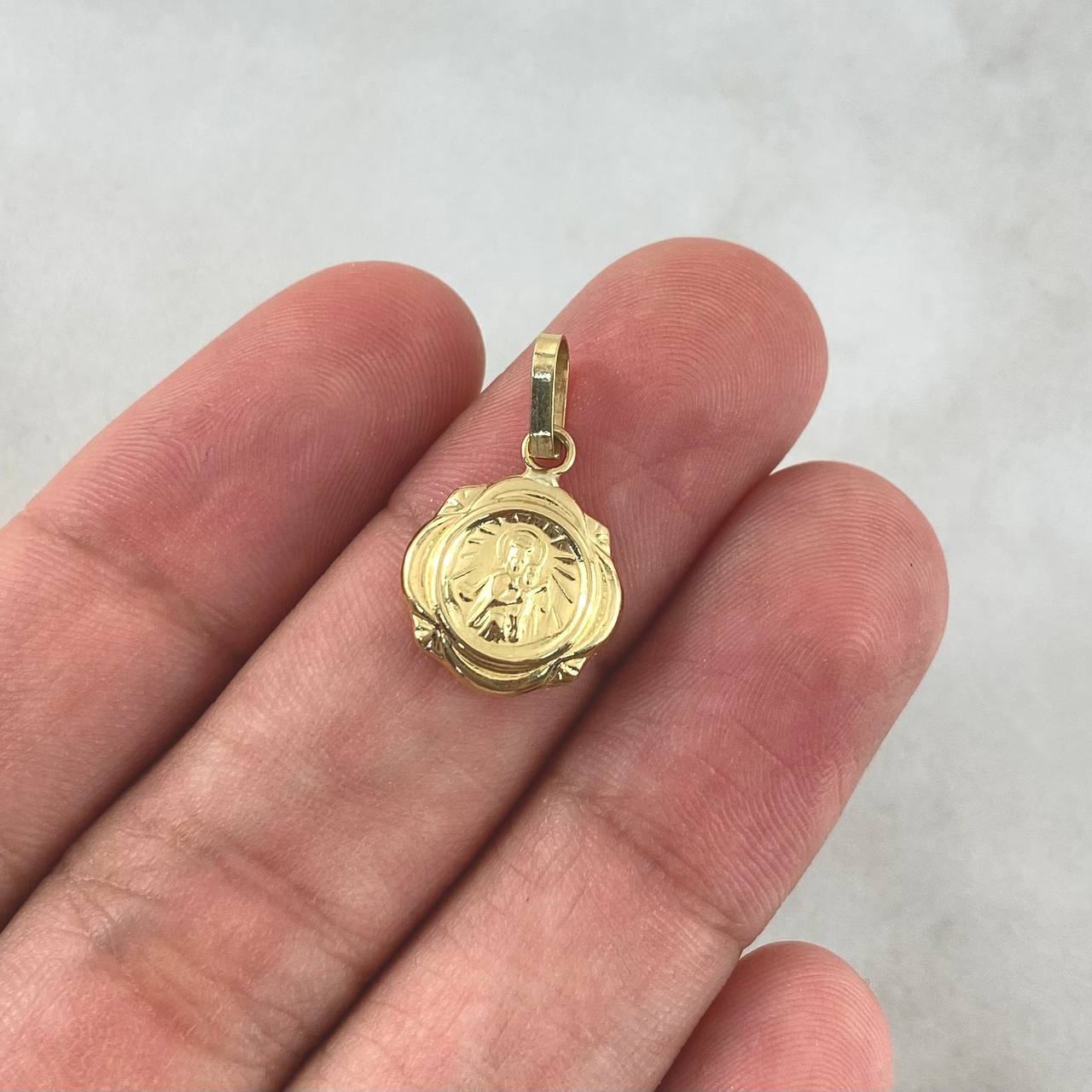 Pendant Virgen Del Carmen 0.75gr / 2cm / Yellow Gold 18K Floral Frame