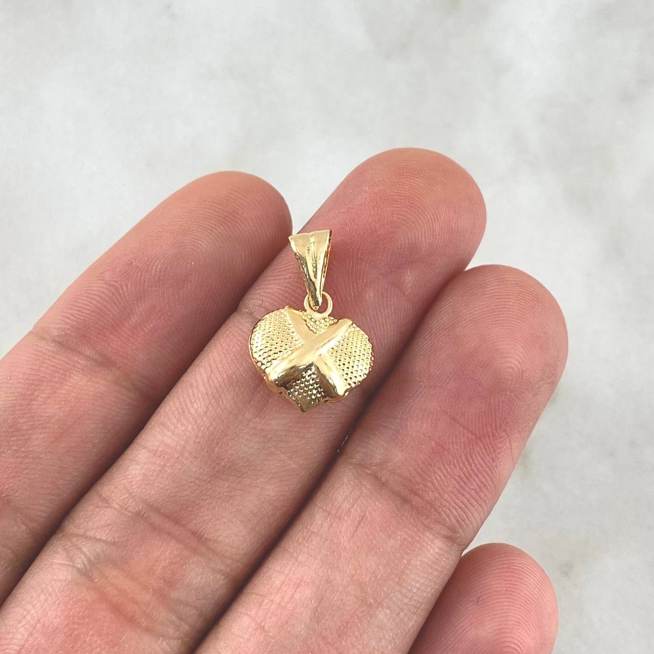Pendant Textured Heart 0.65gr / 1.6cm / Crossed 18K Yellow Gold ©