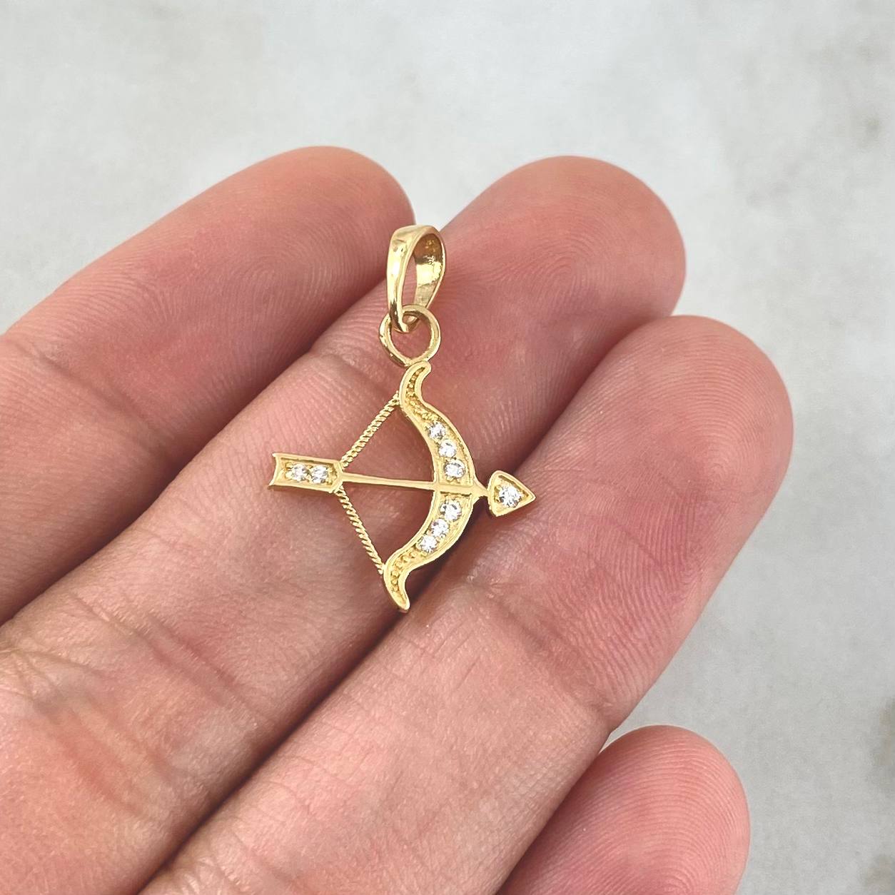 Pendant Bow Arrow 1.05gr / 2.5cm / White Zircons 18K Yellow Gold