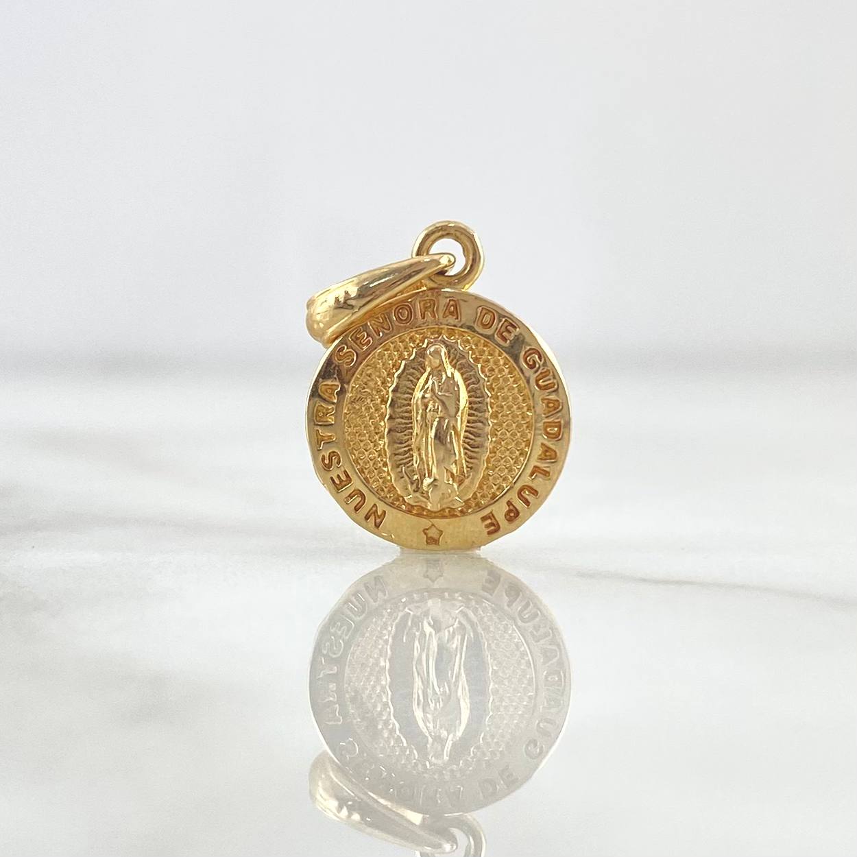 Dije Medalla Virgen Guadalupe 1.55gr / 2cm / Texturizado Oro Amarillo 18K