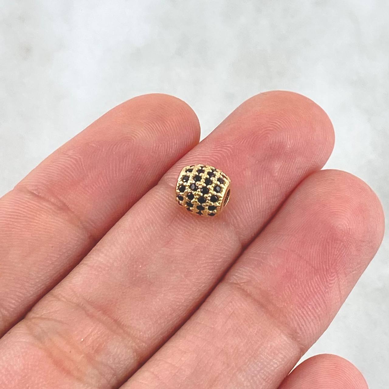 Herraje Barril de Fuego 0.9gr / 0.7cm / Circones Negros Oro Amarillo 18K *