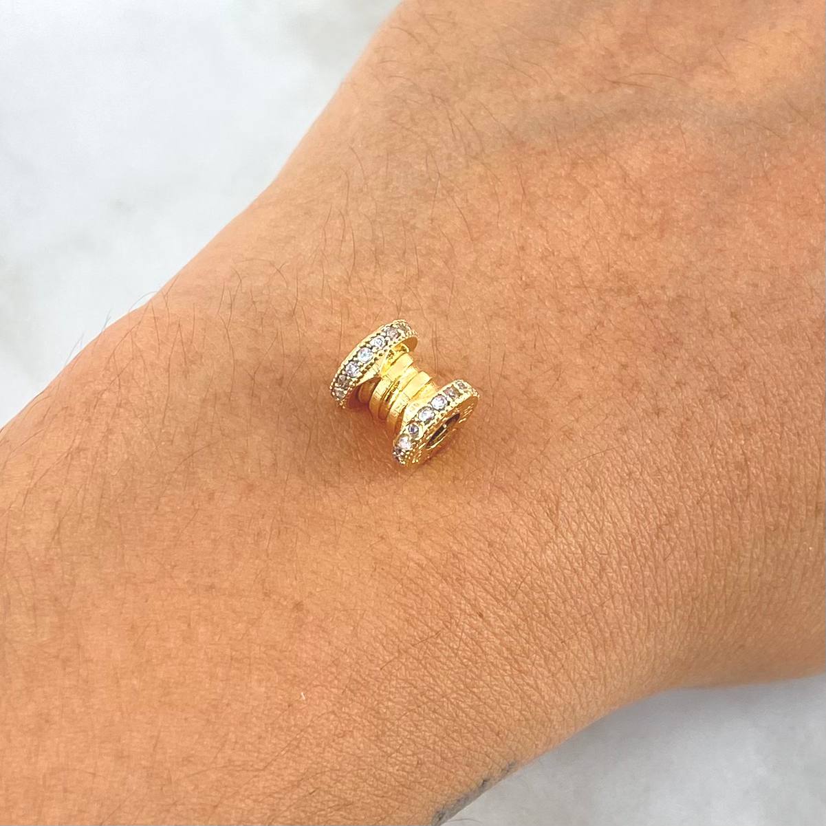 Rustic Charm Spool 2.25 g / 1/4 in 18K Yellow Gold