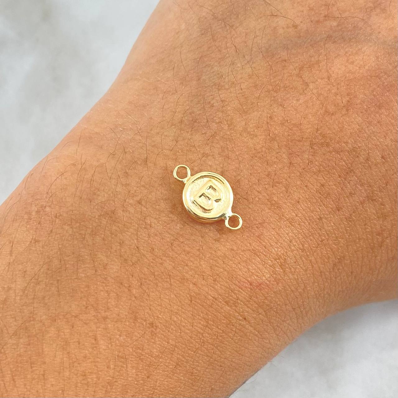 Charm Letter B 0.45gr / 1.3cm / Matte Yellow Gold 18K Circle