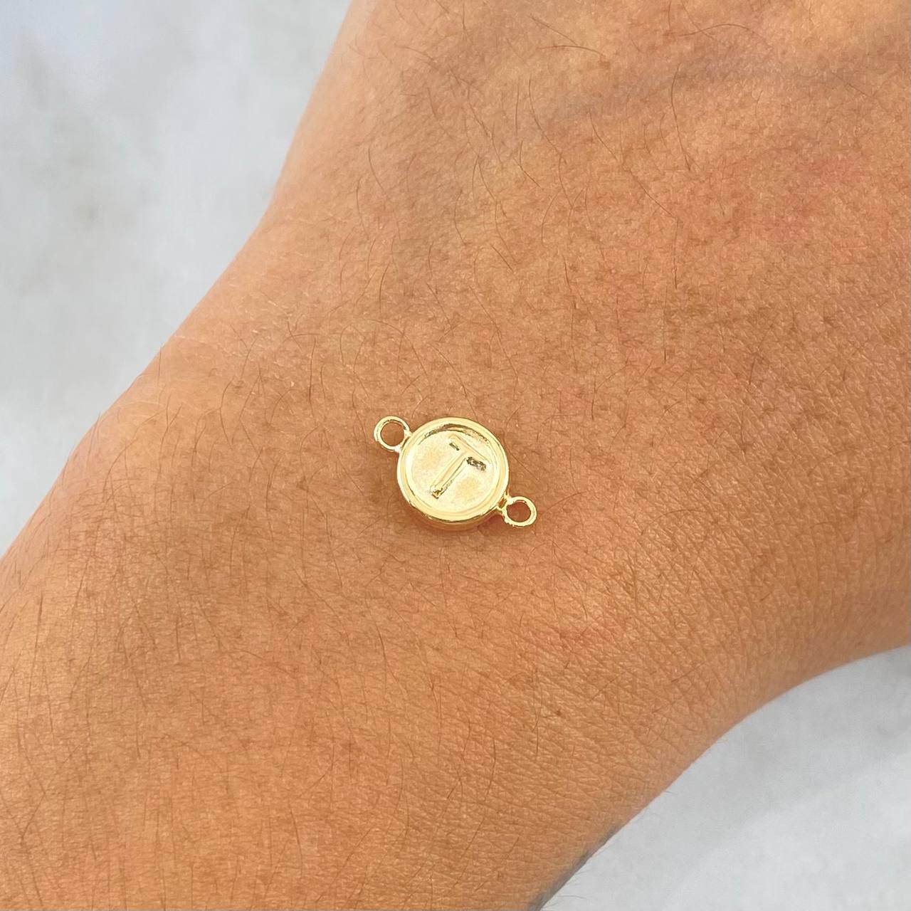 Charm Letter T 0.4gr / 1.3cm / Matte Yellow Gold 18K Circle