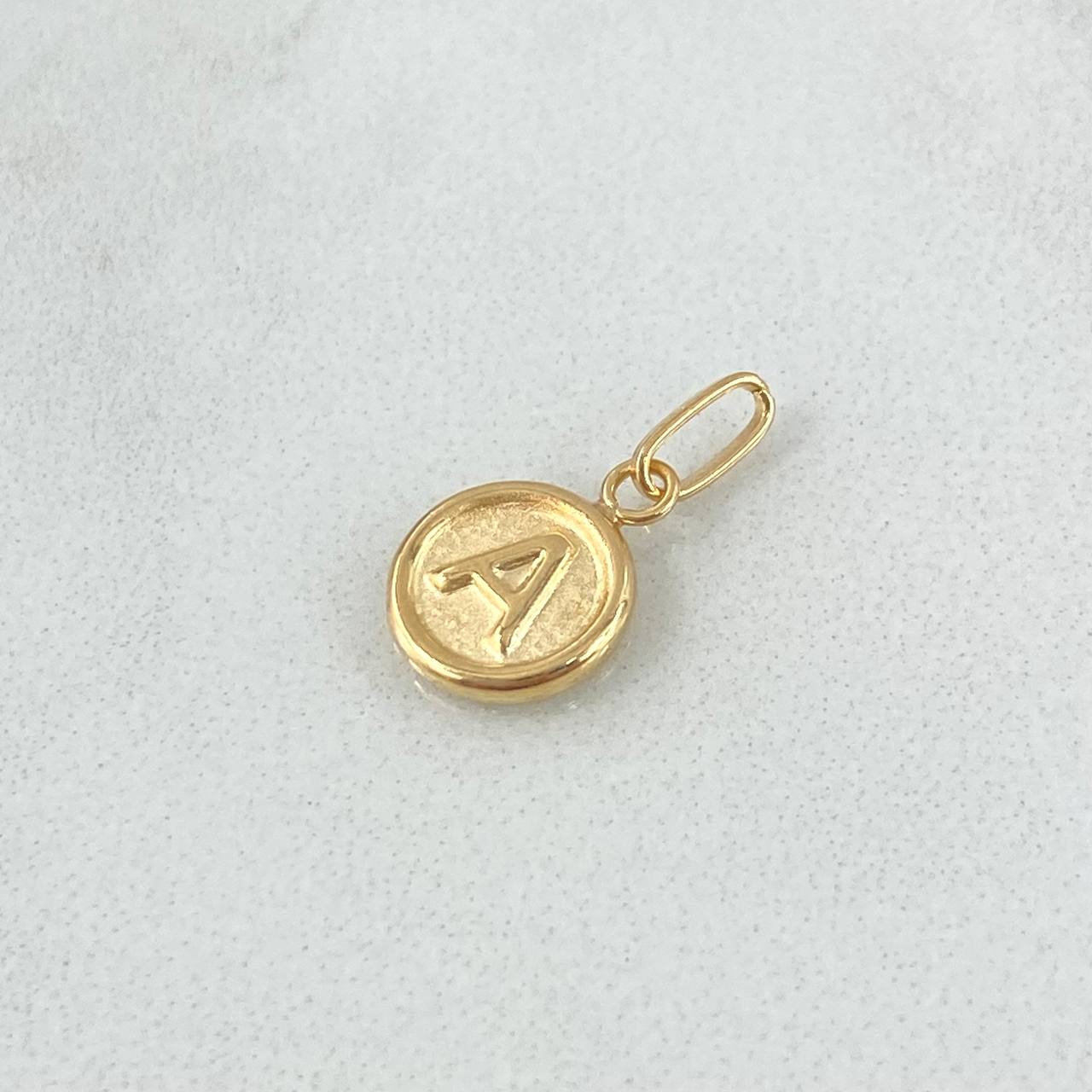 Pendant Letter A 0.45gr / 1.4cm / Matte Circle 18K Yellow Gold