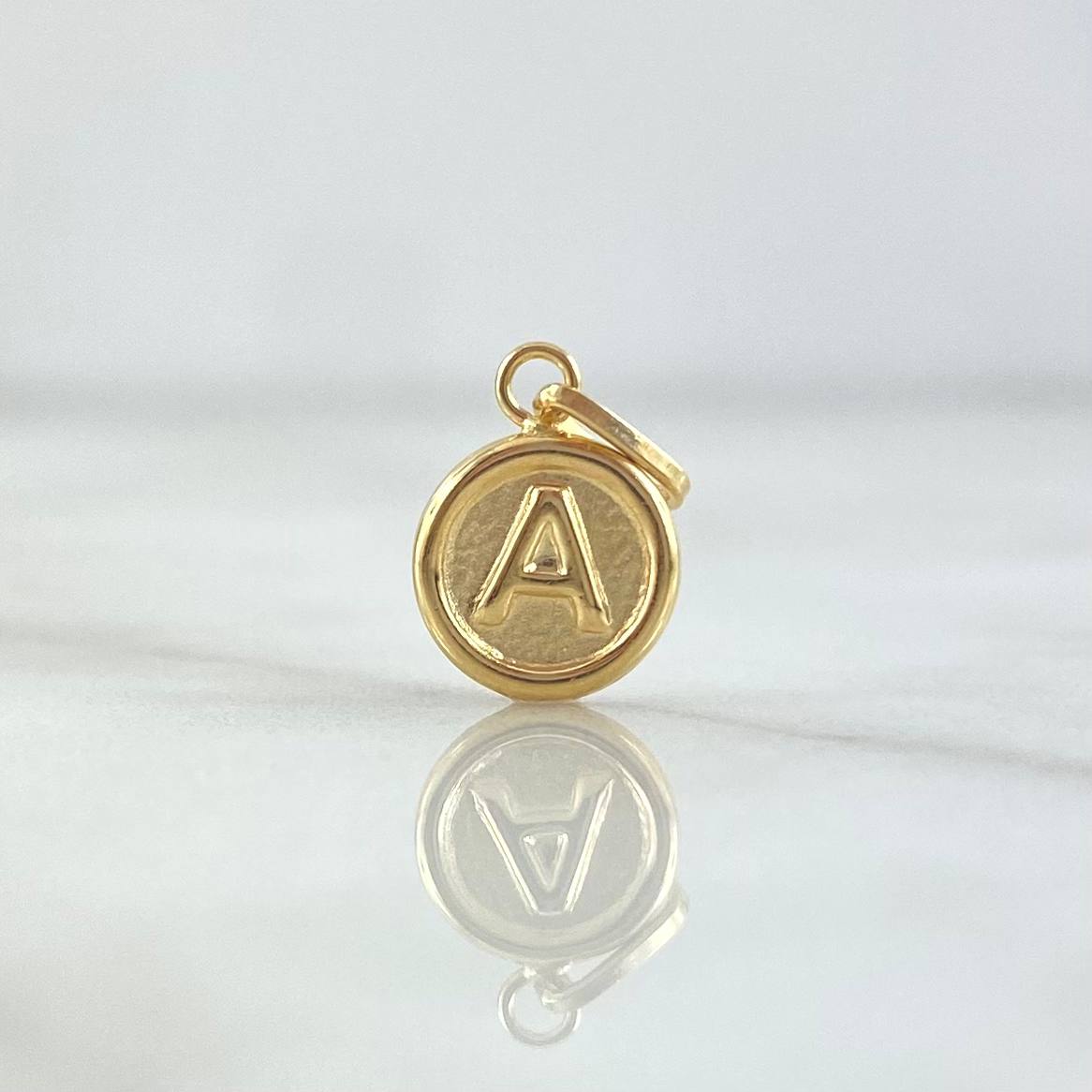 Pendant Letter A 0.45gr / 1.4cm / Matte Circle 18K Yellow Gold