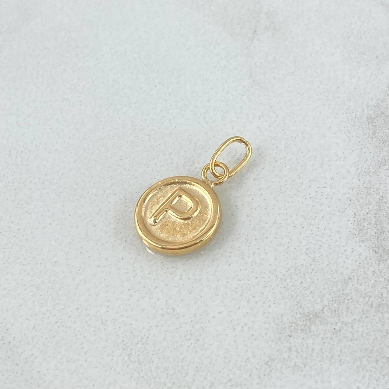 Pendant Letter P 0.4gr / 1.4cm / Matte Circle 18K Yellow Gold