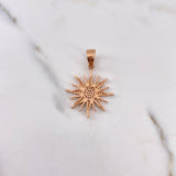 Dije Sol 3.95gr / 3.3cm / Circones Blancos Oro Rosa 18K #