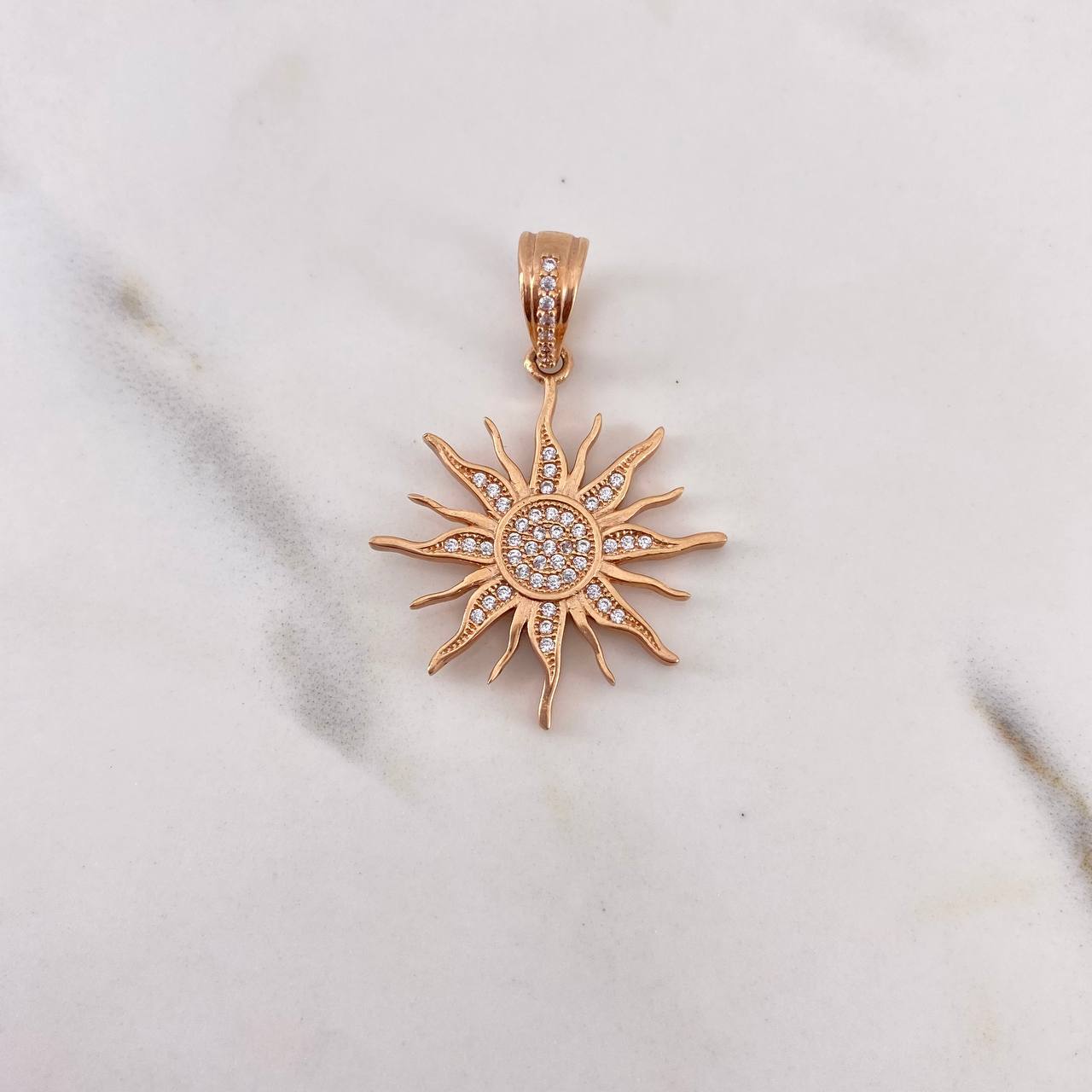 Dije Sol 3.95gr / 3.3cm / Circones Blancos Oro Rosa 18K #