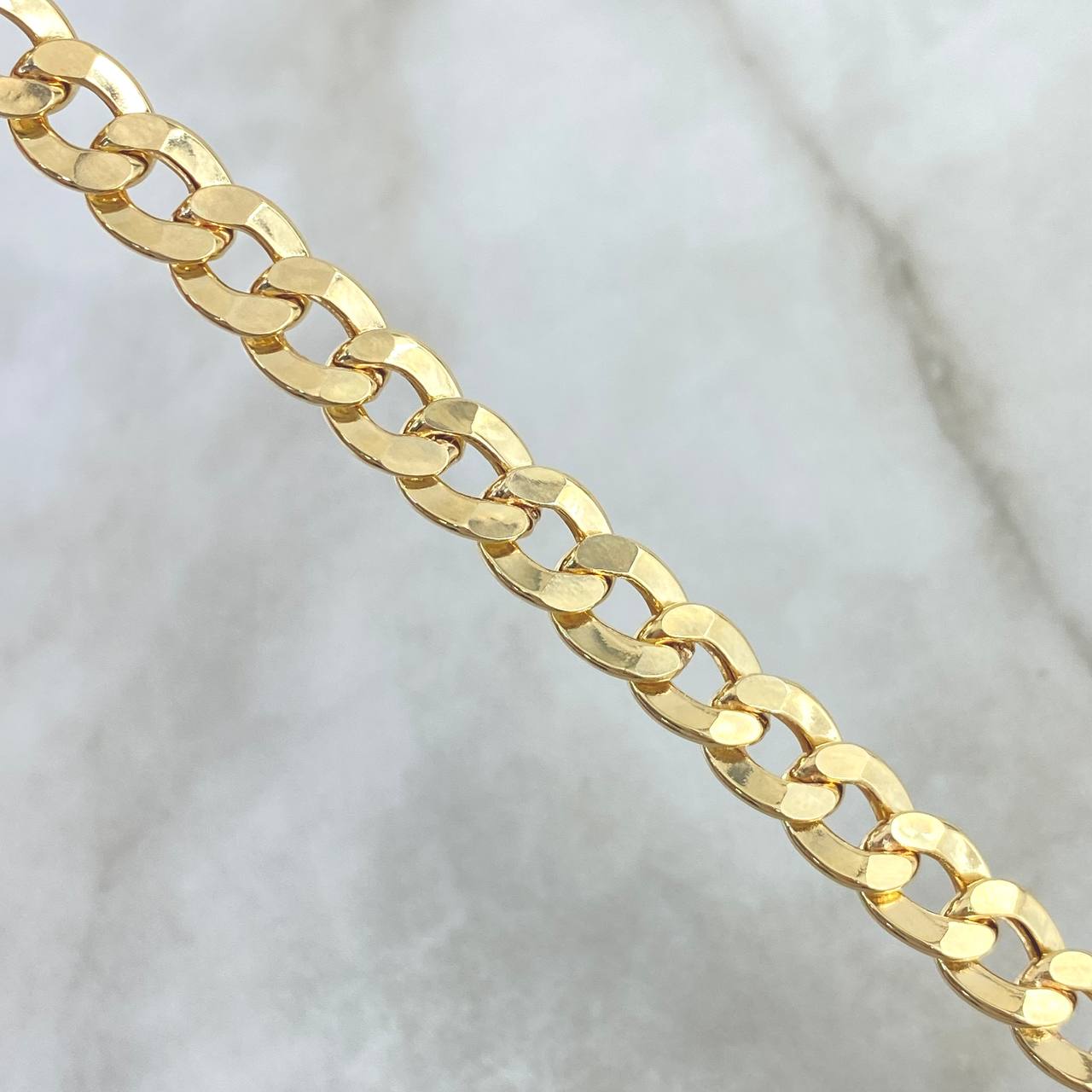 Pulso Cubano 7.8gr / 8 1/4 in / 7mm Oro Amarillo +1 18K