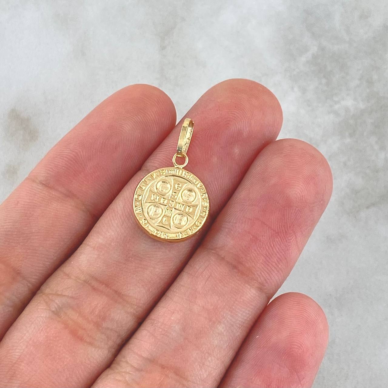 Dije San Benito 0.85gr / 2cm / Mate - Liso - Circular Oro Amarillo 18K