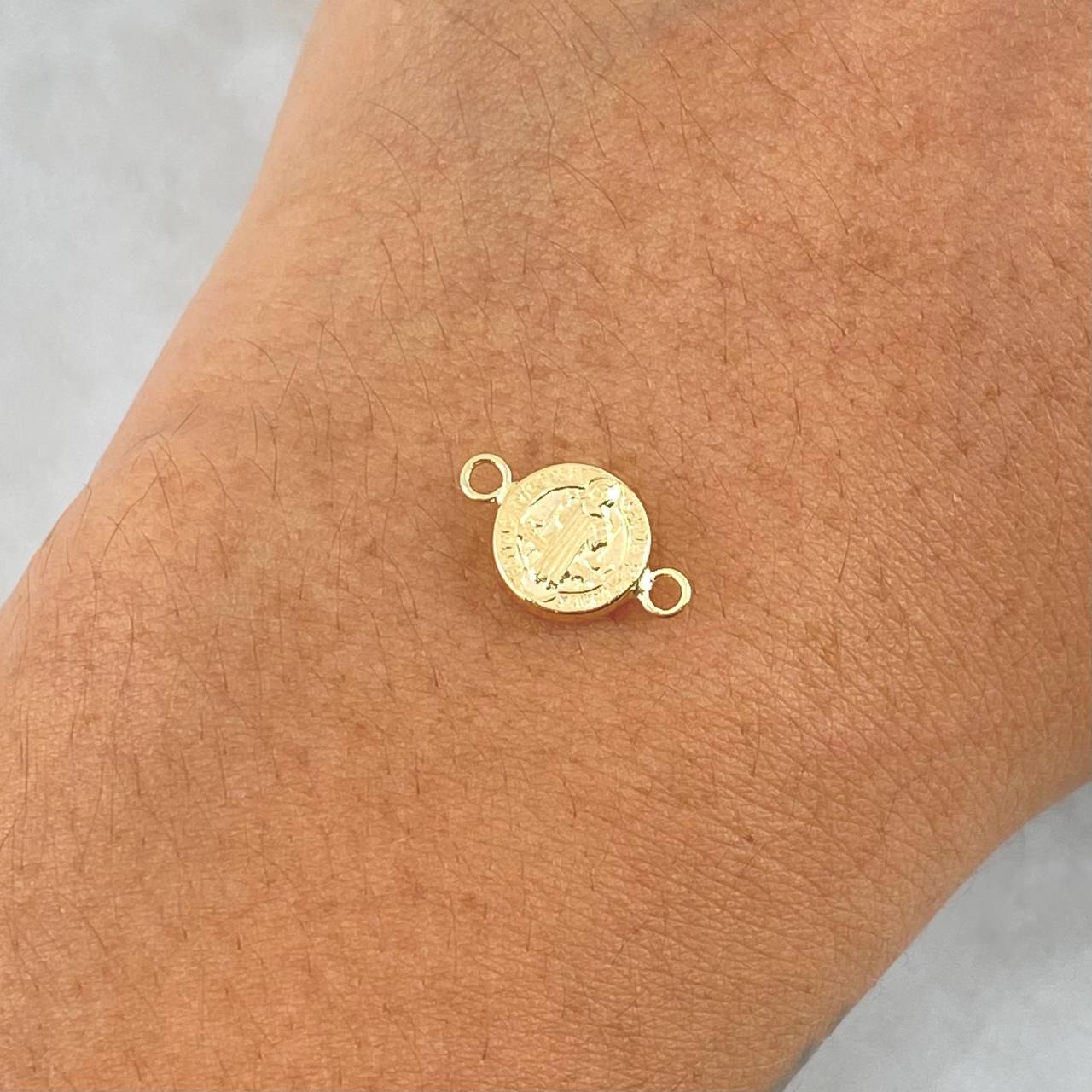 Herraje San Benito 0.45gr / 2cm / Oro Amarillo 18K ©