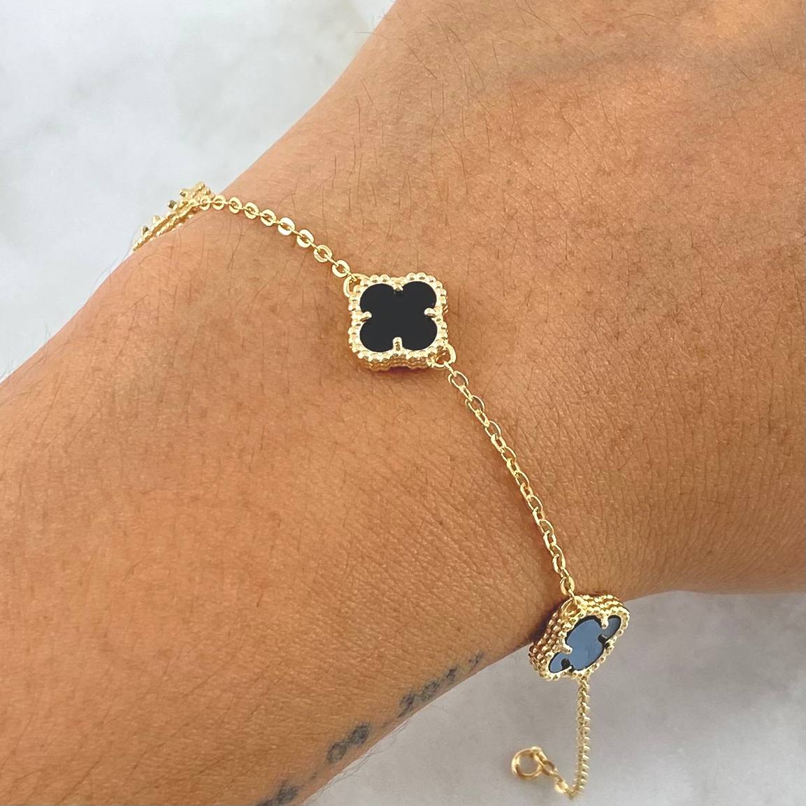 Clover Bracelet Black Onyx 4.1gr / 7 in / 8mm National Special 18K Yellow Gold
