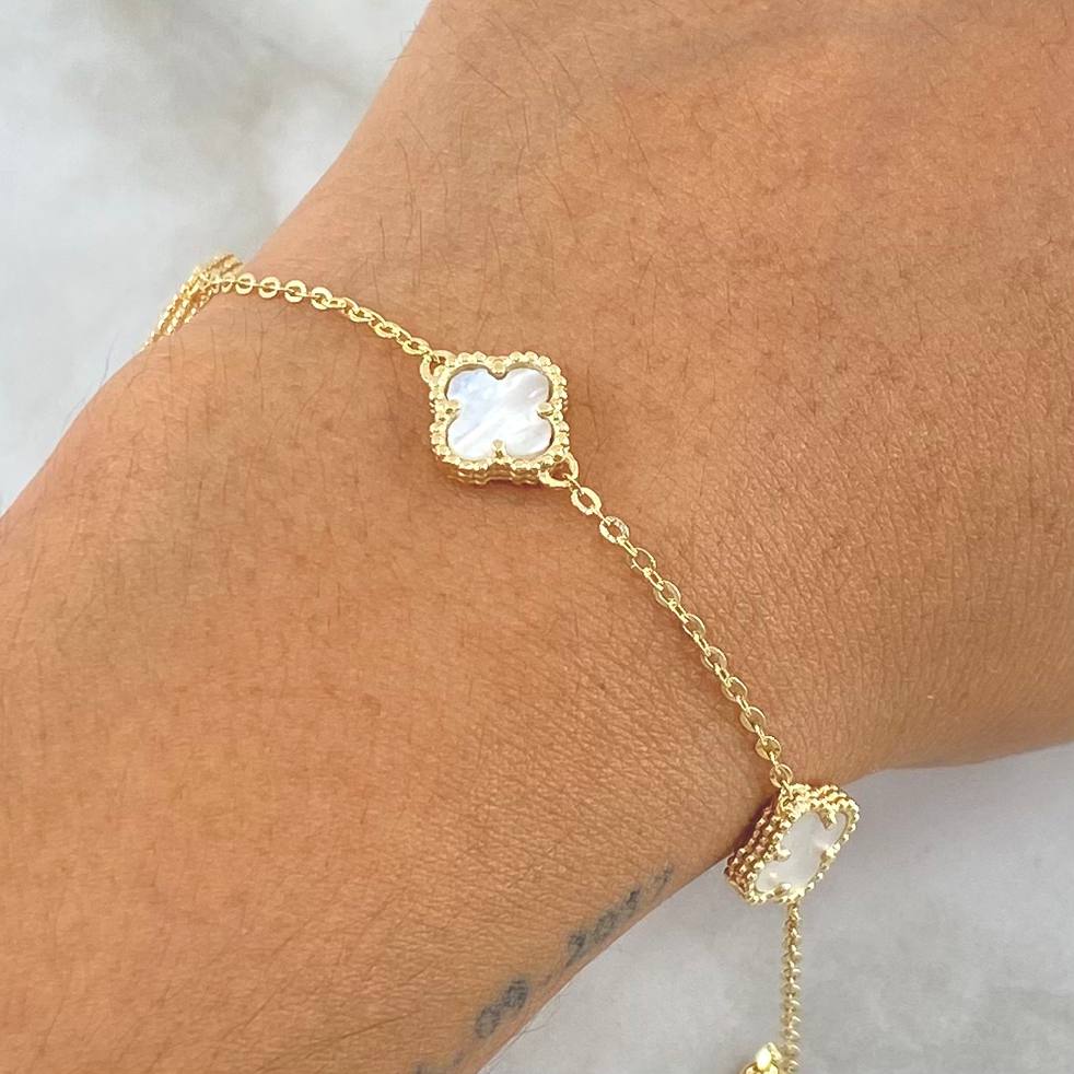 Pulso Trebol Nacar Blanco 4.5gr / 7 1/4 in / 10mm Oro Amarillo Nac.Esp. 18K ©