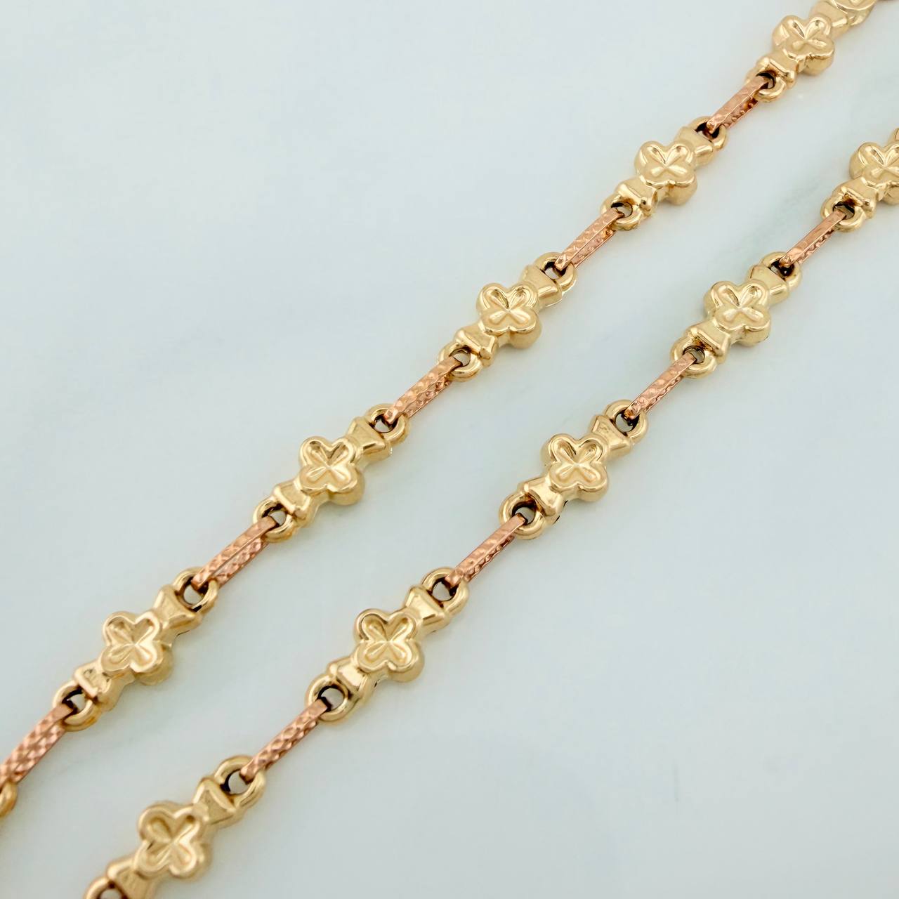 Pulso Rustico Flores 4.6gr / 8 3/4 in / 4.7mm  Oro Amarillo Rosa 18K %