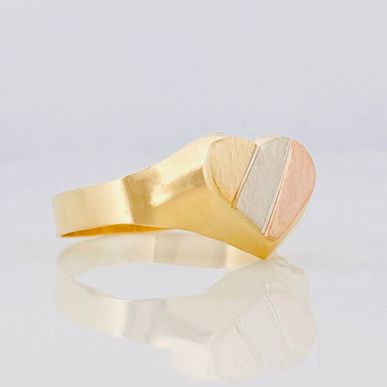 Heart Signet Ring 1.55g / T8 1/2 Three Golds 18K