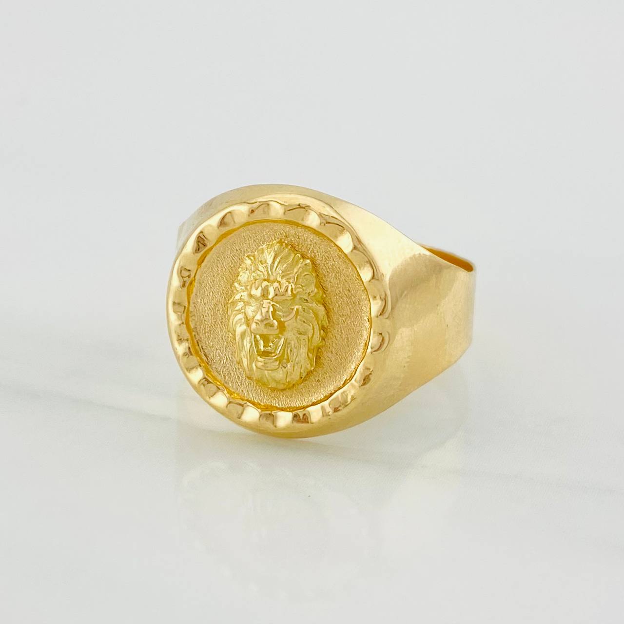 Lion Bordered Signet Ring 3.45g / T8 3/4 Yellow Gold 18K