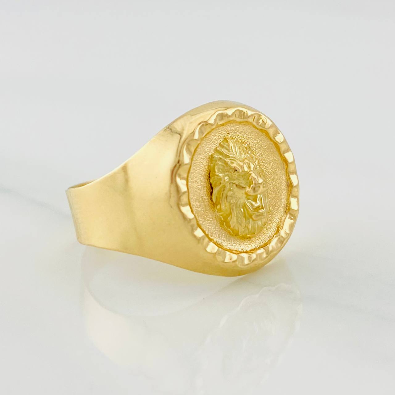 Lion Bordered Signet Ring 3.45g / T8 3/4 Yellow Gold 18K