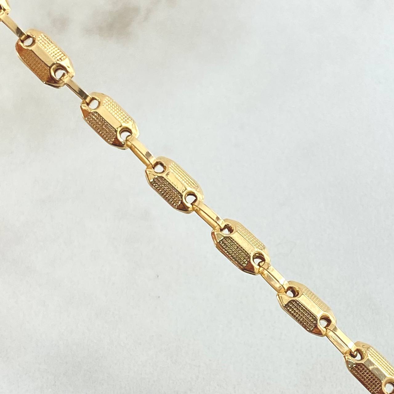 Rustic Bracelet Adije 4.2gr / 8.3in / 18K Gold +0$