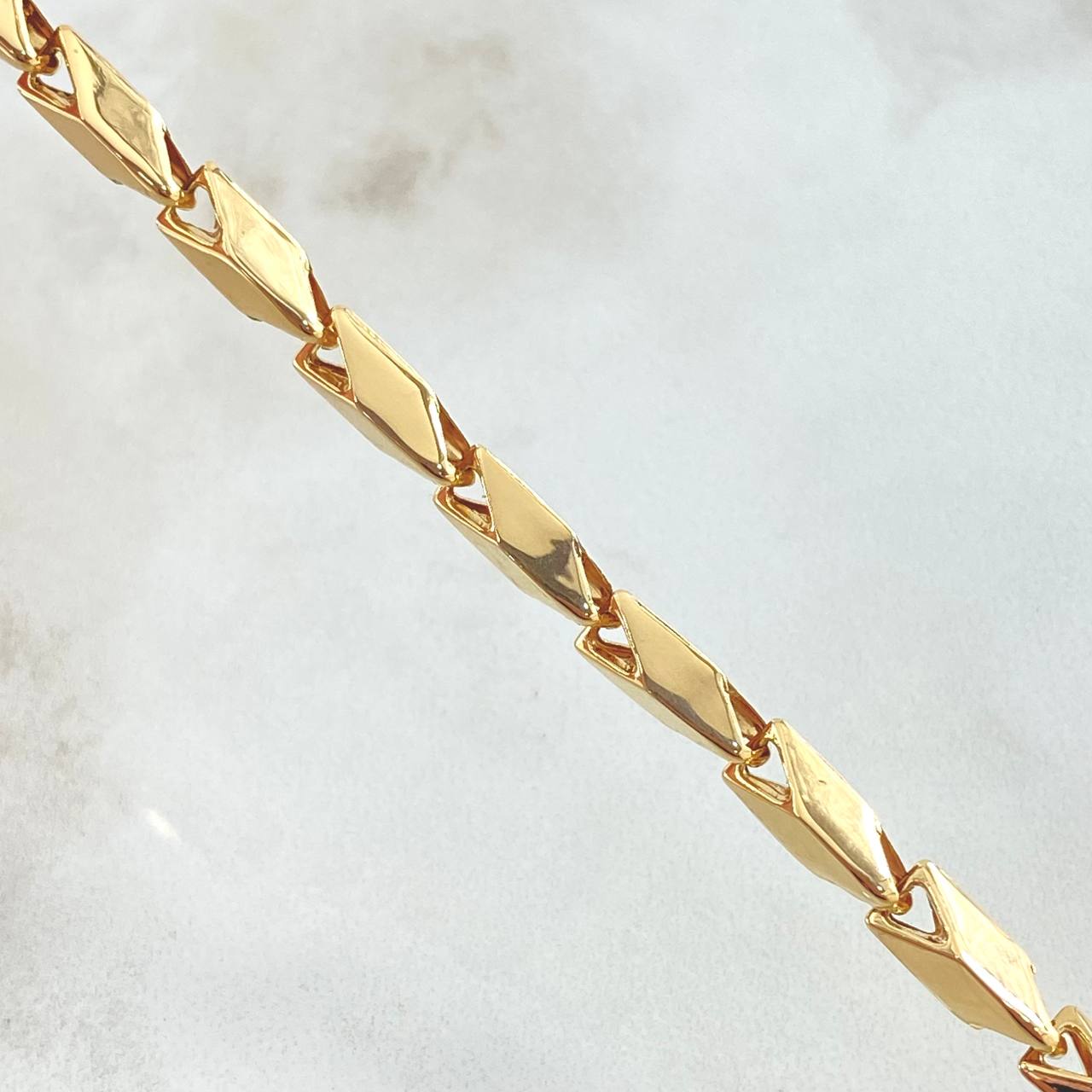 Dragon Scale Bracelet 5.85gr / 8.1in / 18K Yellow Gold Nac.Esp. *