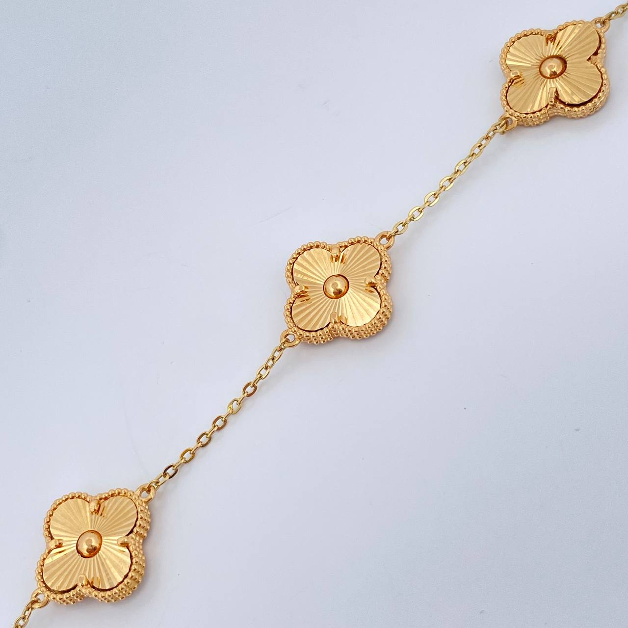 Pulso Aro Seguido Treboles 6.45gr / 7 in / 1.25mm Oro Amarillo 18K &