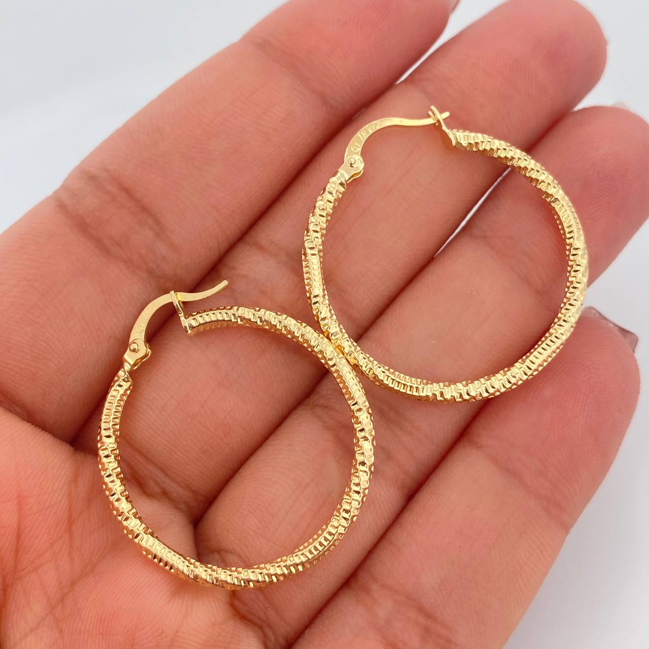 Candongas Megan 1.95gr / 1 1/4 in / Oro Amarillo 18K &