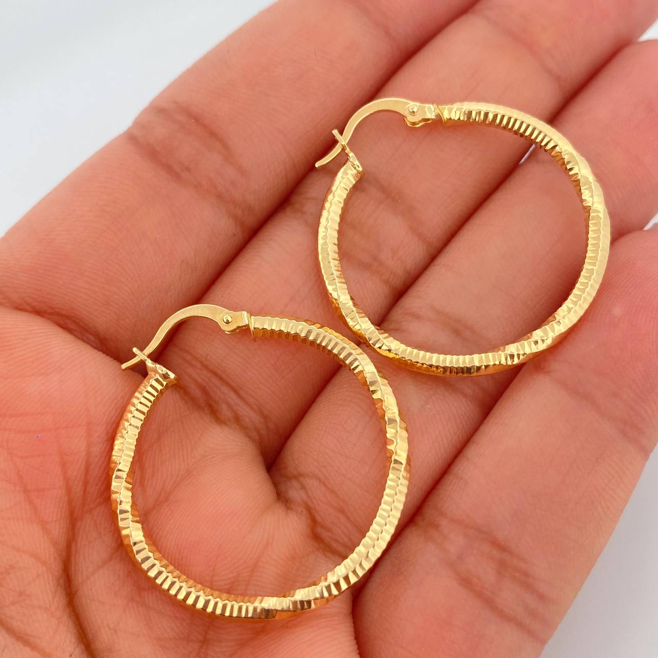 Candongas Megan 2.3gr / 1 1/4 in / Oro Amarillo 18K &