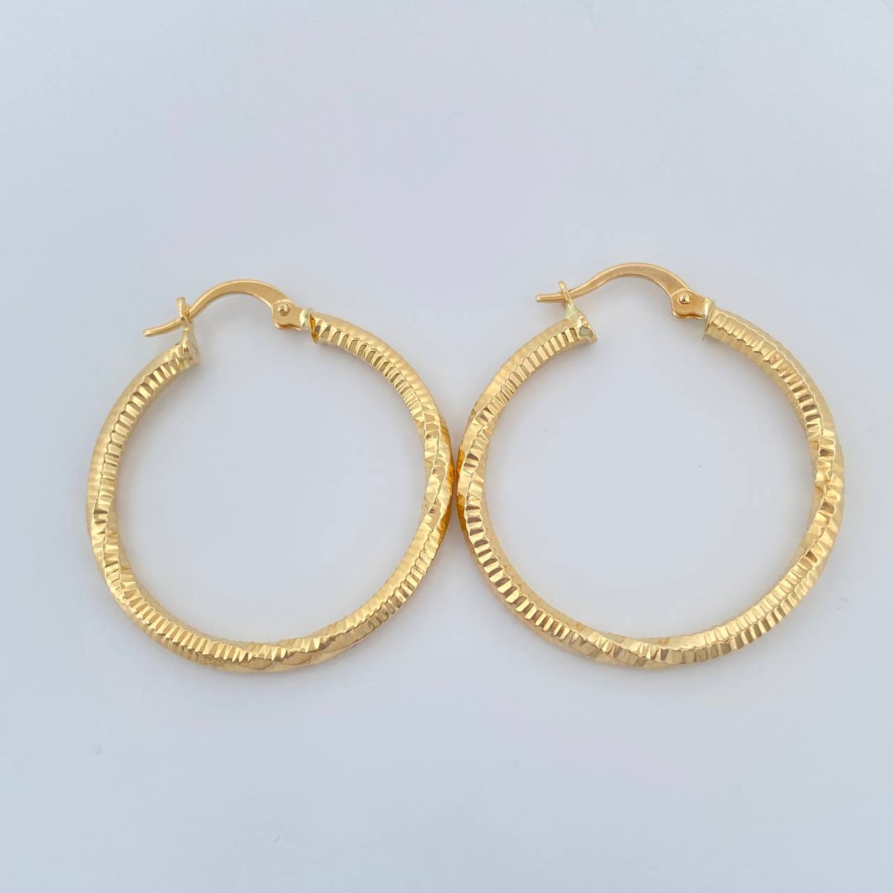 Candongas Megan 2.3gr / 1 1/4 in / Oro Amarillo 18K &