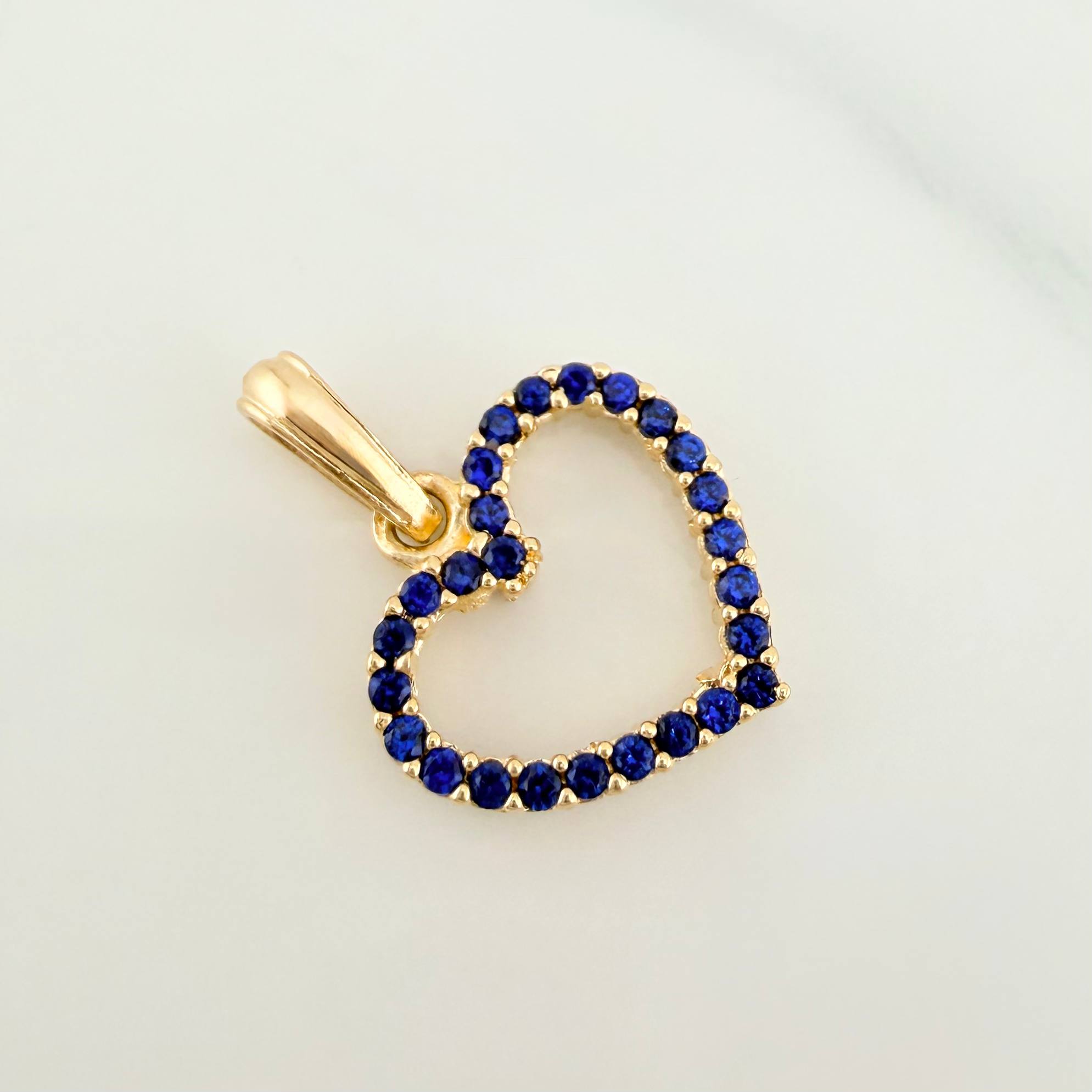 Dije Corazón Silueta Doble Faz 1.5 g / 3/4 in Oro Amarillo 18K