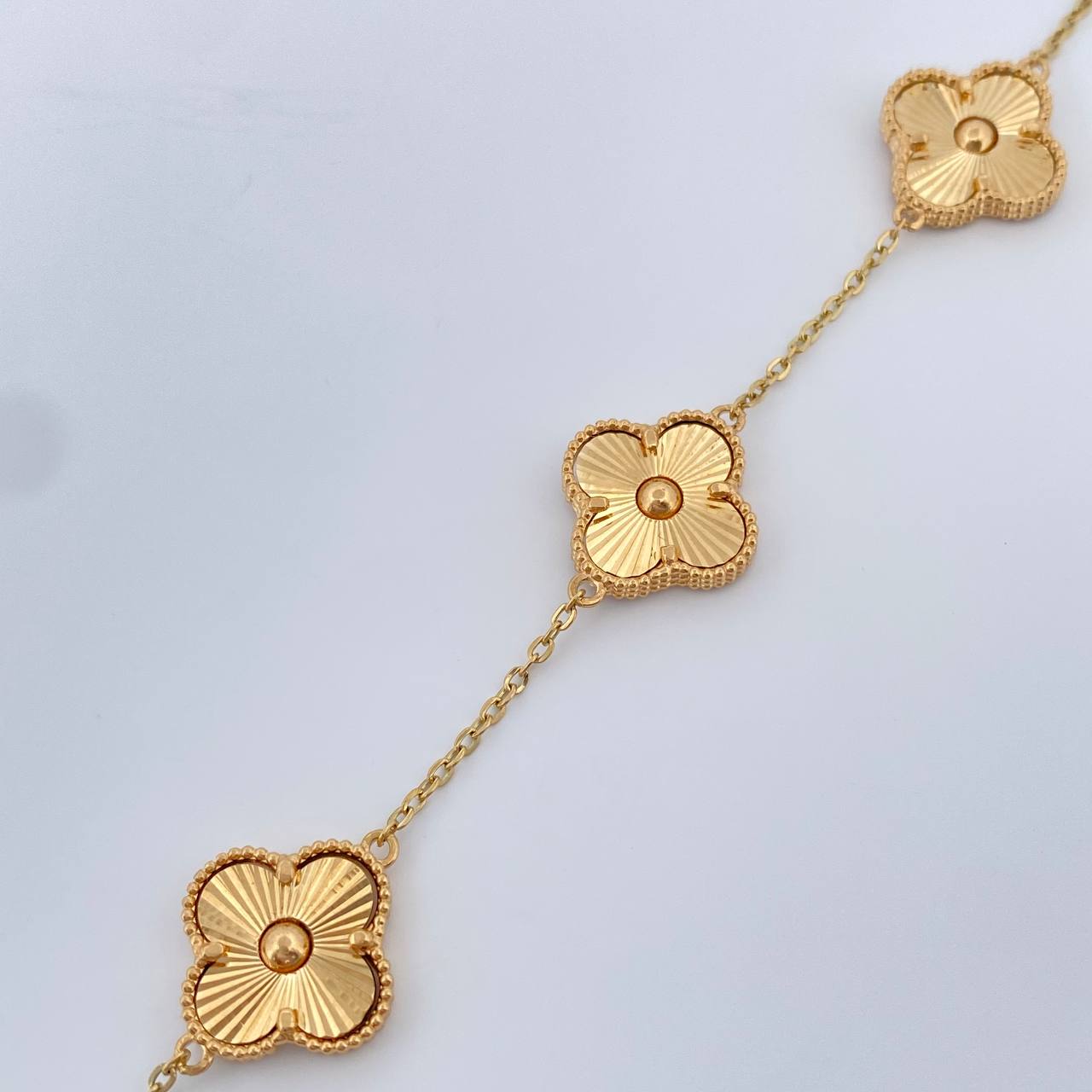 Pulso Trebol Aro Seguido 6.45gr / 7 1/2 in / 1.45mm Oro Amarillo 18K %