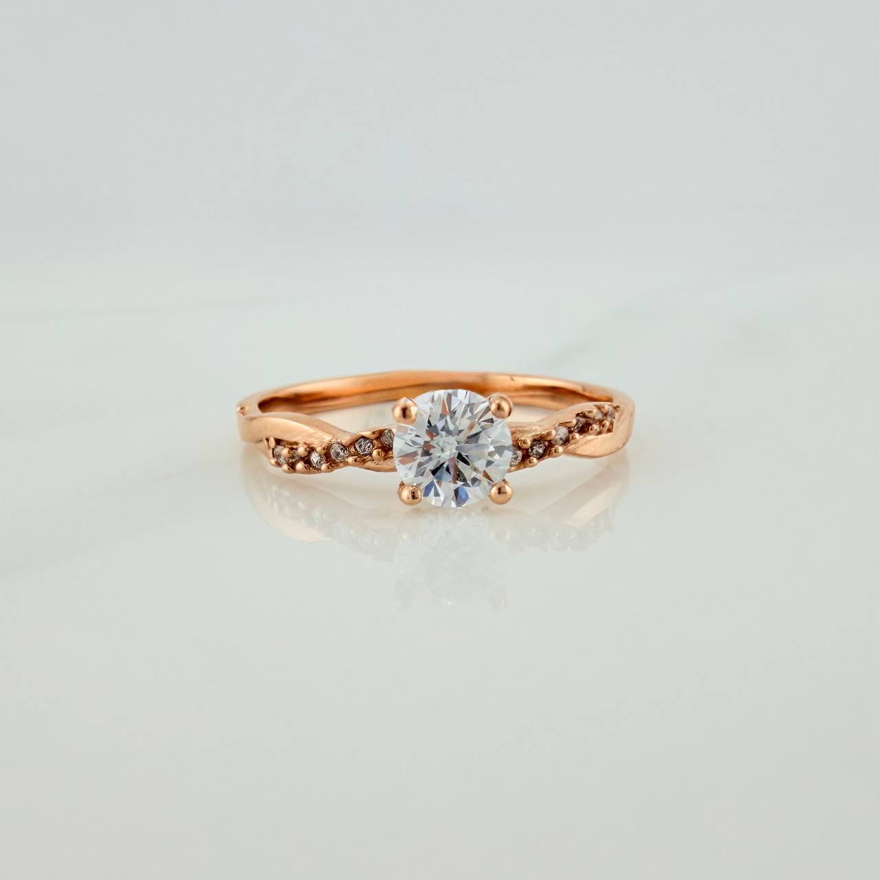 Anillo Solitario Entrelazado 2.1gr / T7 1/4 / Oro Rosa 18K %