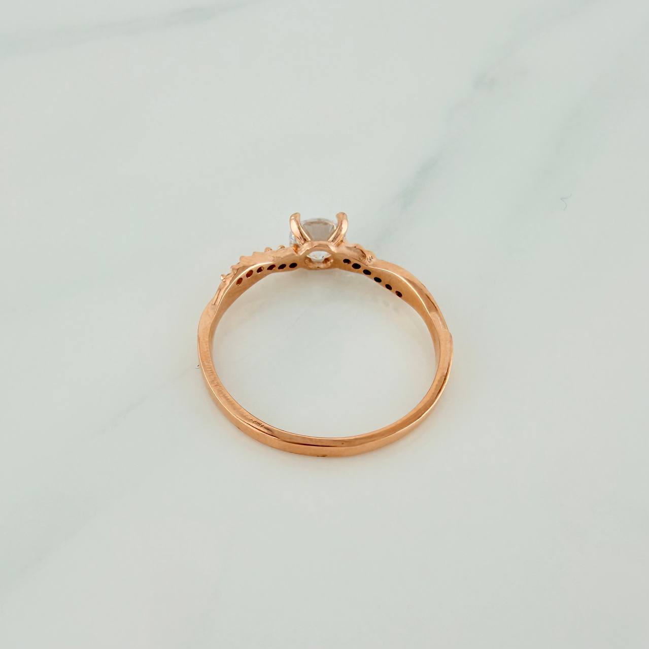 Anillo Solitario Entrelazado 2.1gr / T7 1/4 / Oro Rosa 18K %