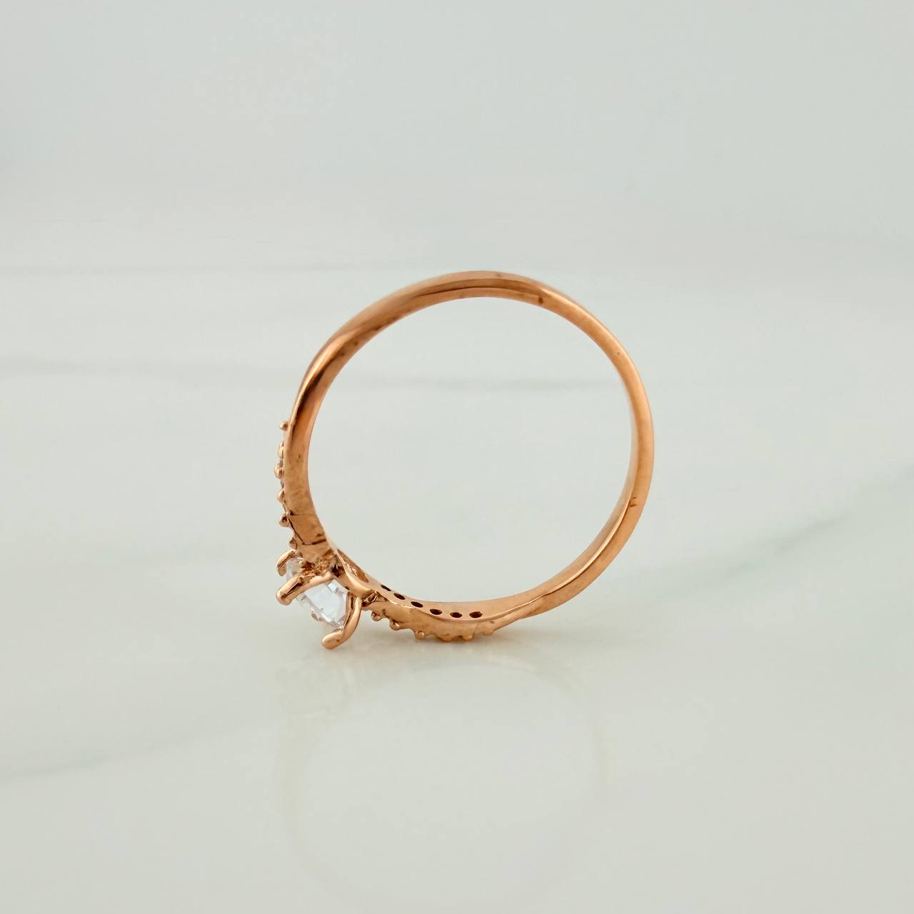Anillo Solitario Entrelazado 2.1gr / T7 1/4 / Oro Rosa 18K %