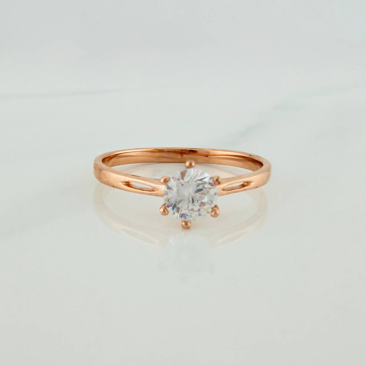 Anillo Solitario 1.8gr / T7 1/4 / Oro Rosa 18K %