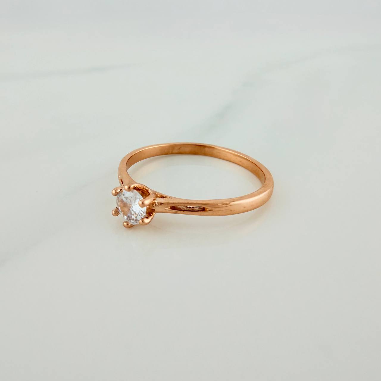 Anillo Solitario 1.8gr / T7 1/2 / Oro Rosa 18K %