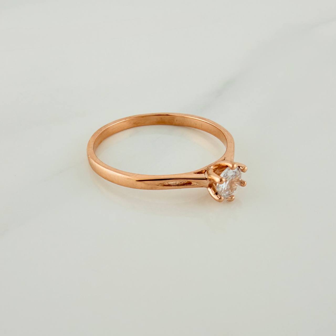 Anillo Solitario 1.8gr / T7 1/2 / Oro Rosa 18K %