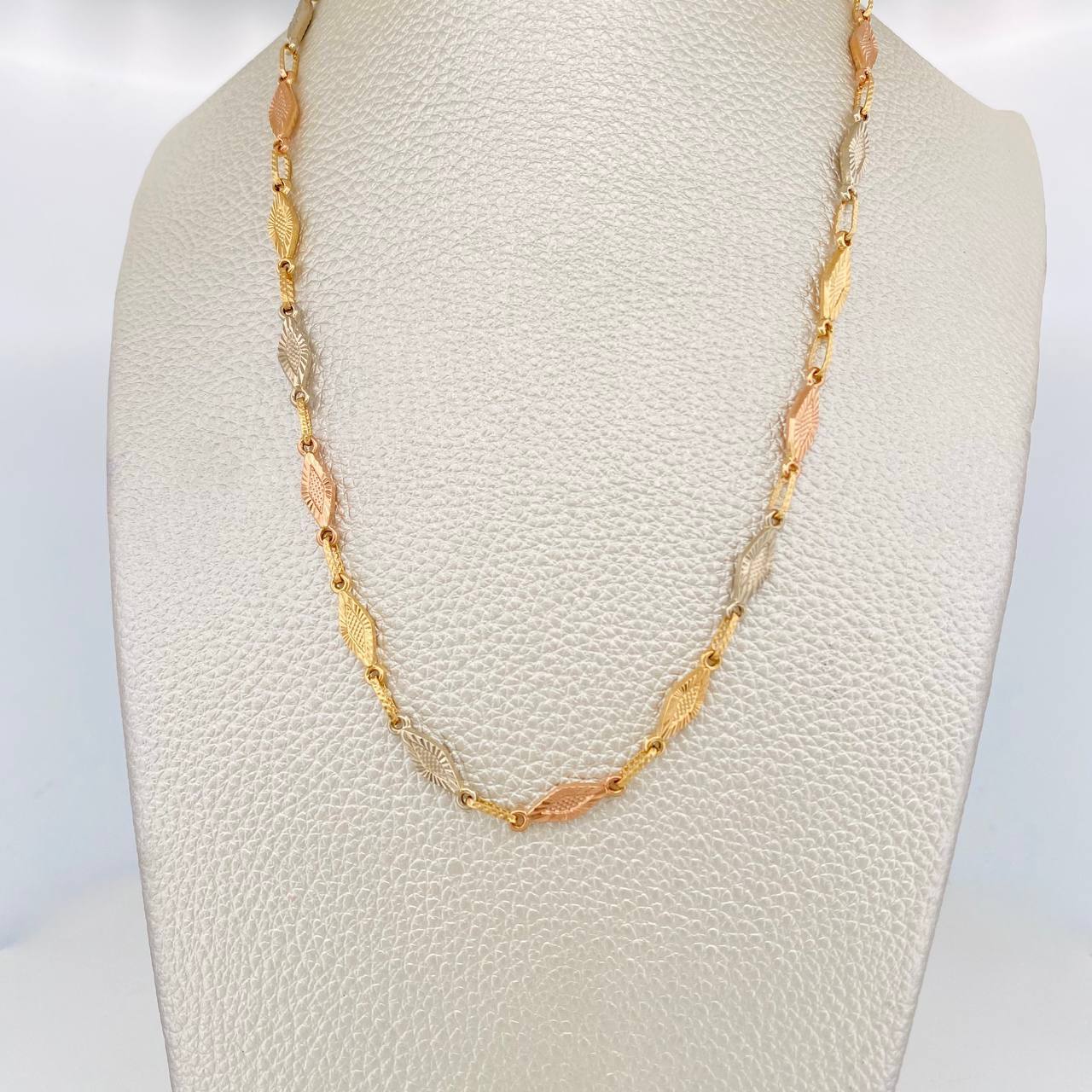 Rustic Rhombus Chain 10.1g / 24 in / 4.29mm Three Golds 18K