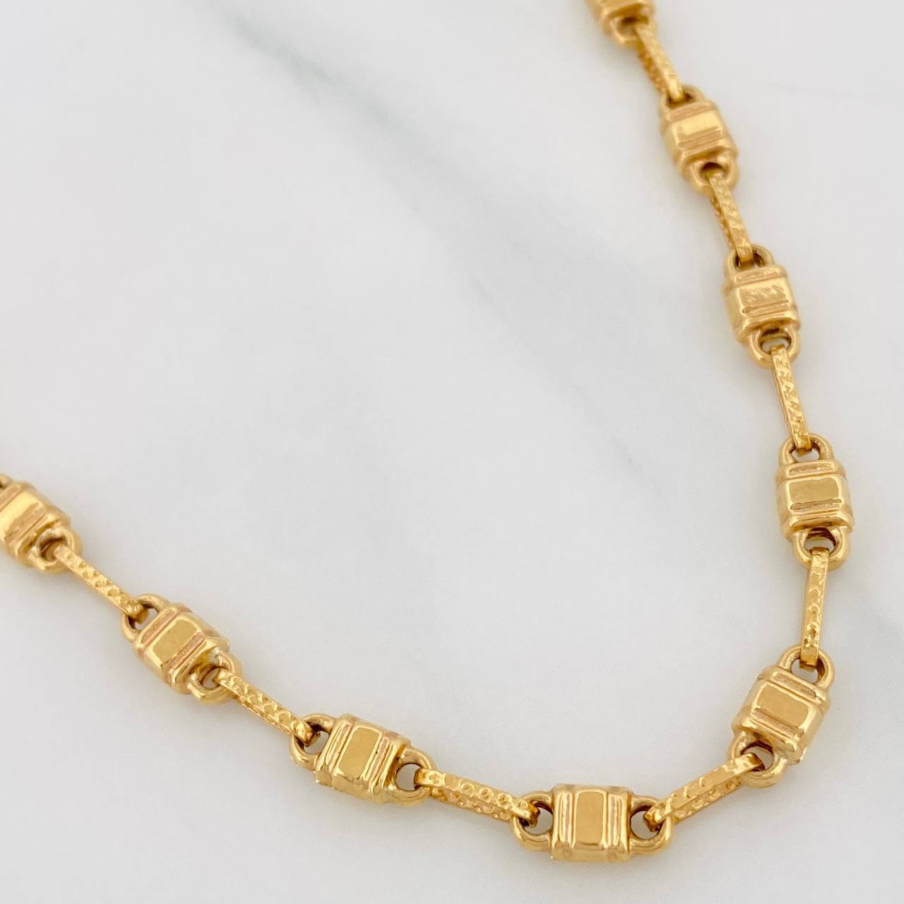 Rustic Barrel Chain 10.55g / 24 in / 3.69mm 18K Yellow Gold