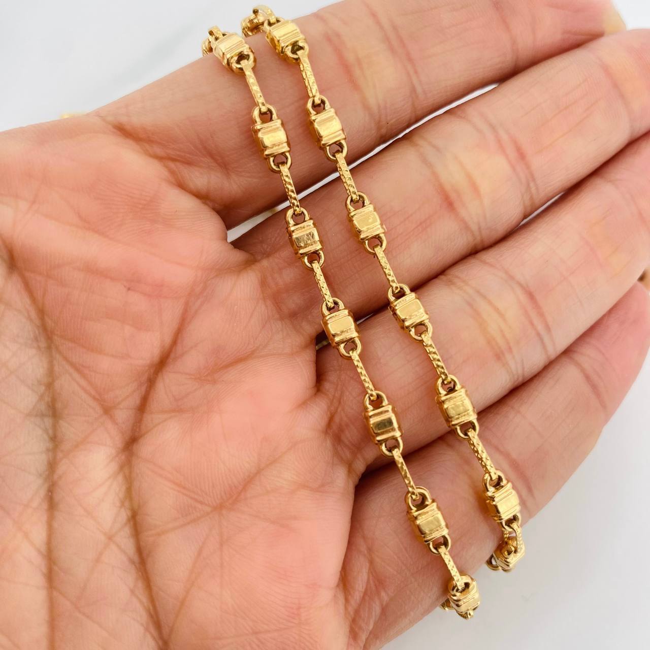 Rustic Barrel Chain 10.55g / 24 in / 3.69mm 18K Yellow Gold