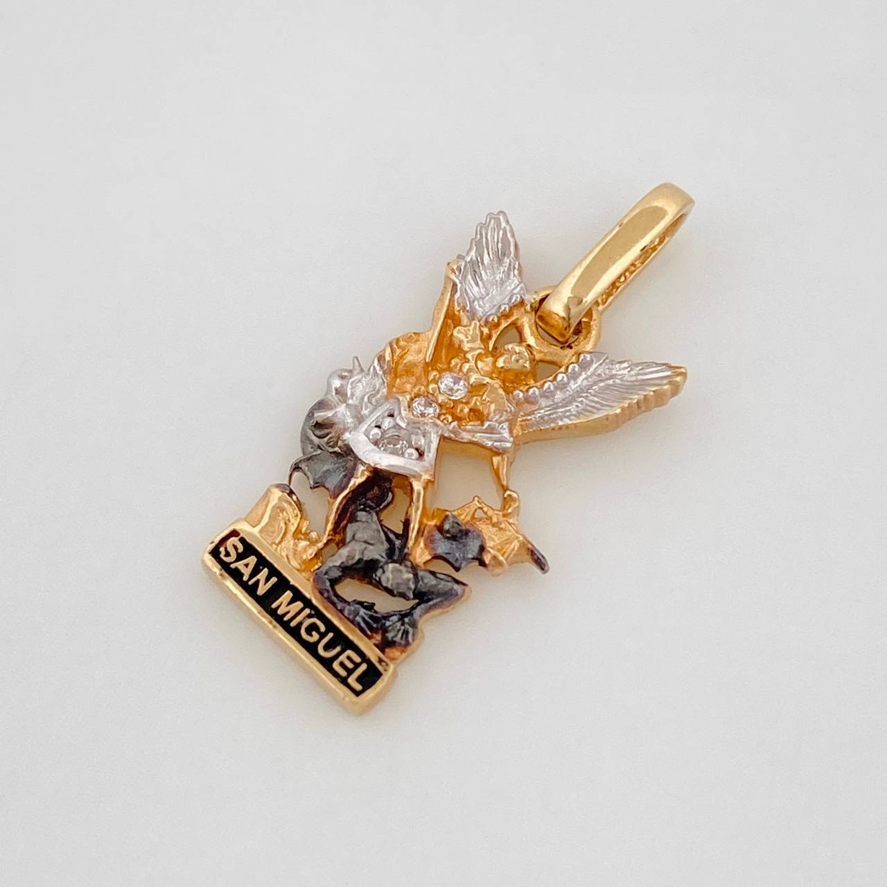 Pendant San Miguel Arcangel 1.6g / 3/4 in Three Golds 18K