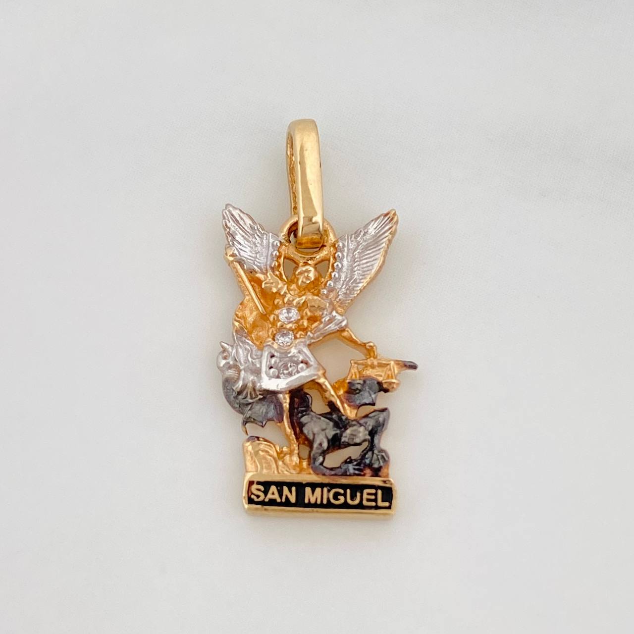 Pendant San Miguel Arcangel 1.6g / 3/4 in Three Golds 18K