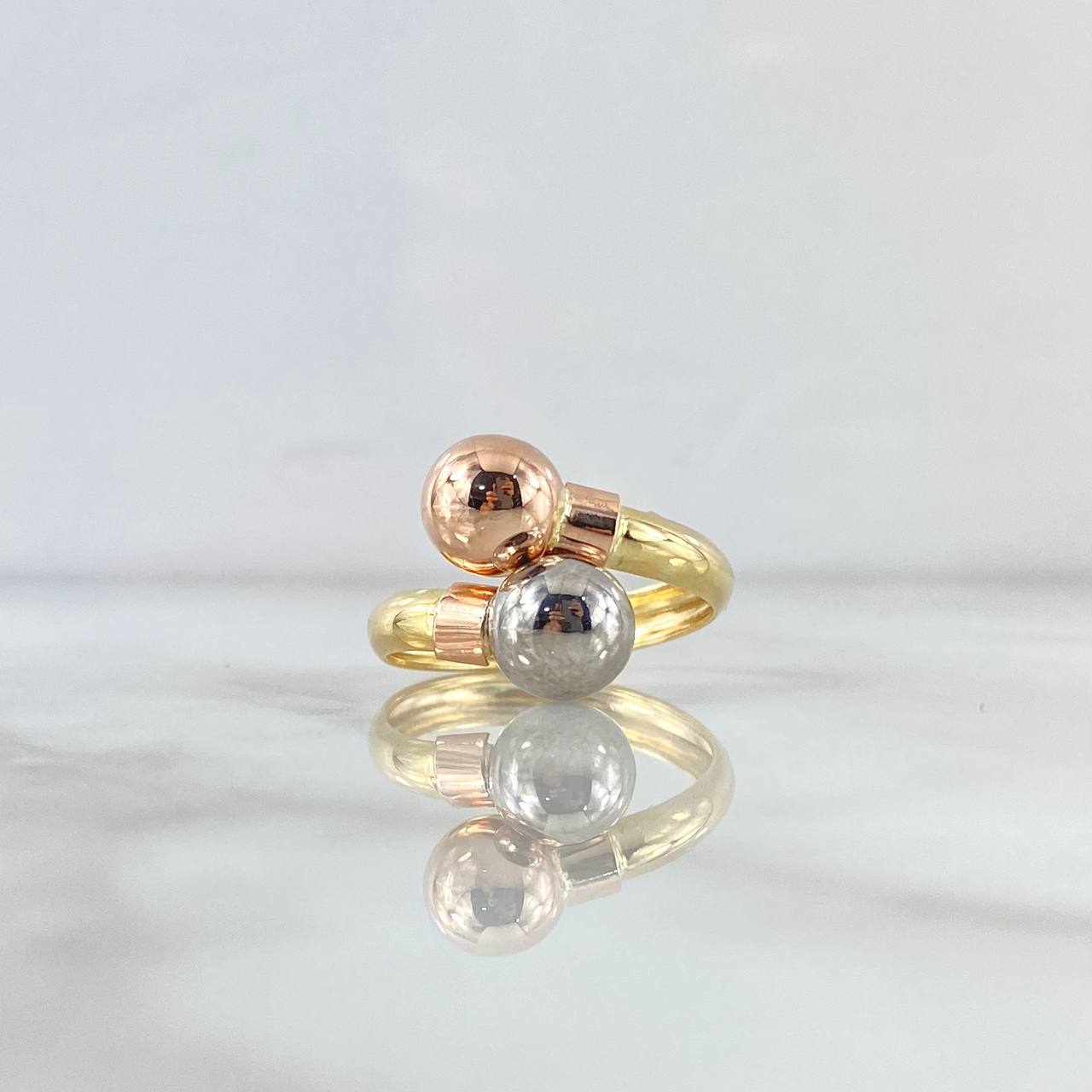 You and Me Ring 2.05gr / Size 7 1/4 / Three 18K Golds