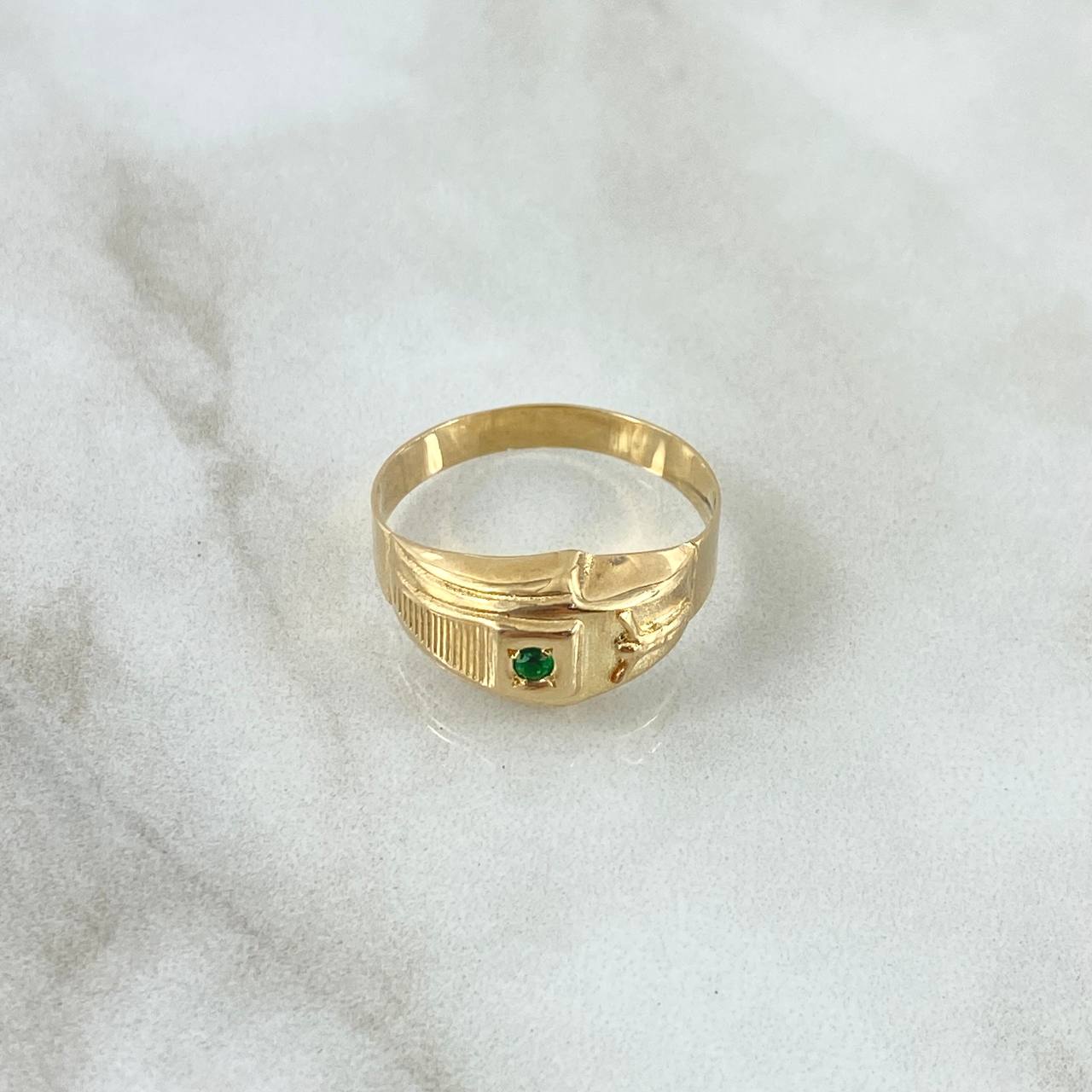 Anillo Cristo Punta Rayada 2.1gr / T4 3/4 / Circon Verde Oro Amarillo 18K