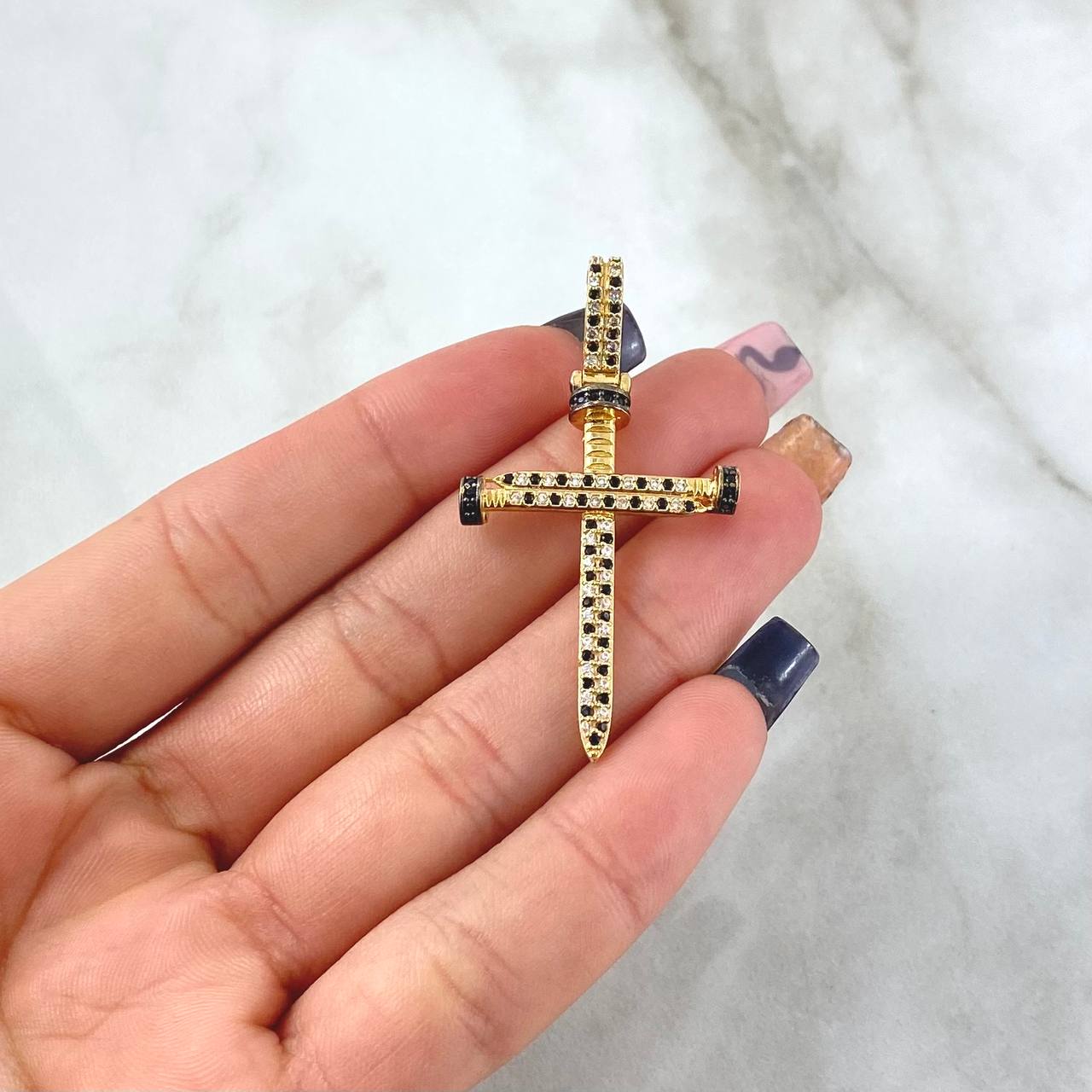 Pendant Nail Cross 4.15gr / 4.7cm / Black and White Zircons 18K Yellow Gold