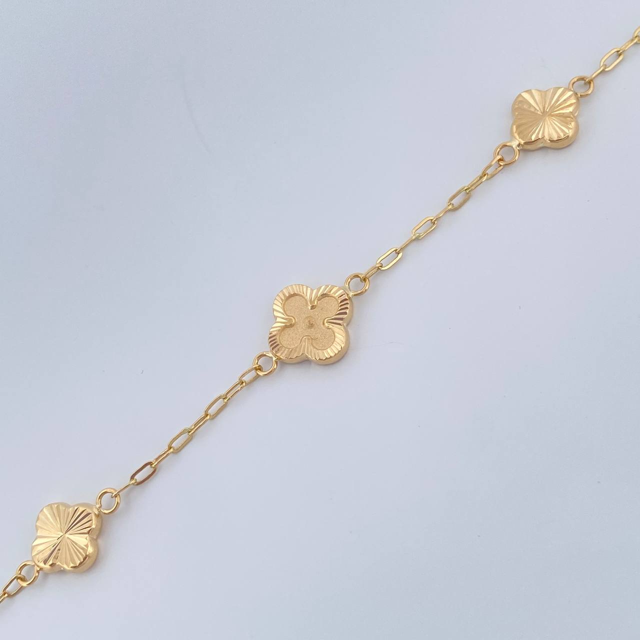 Pulso Cajon Treboles 3.15gr / 7 3/4 in / 1.1mm Oro Amarillo 18K &