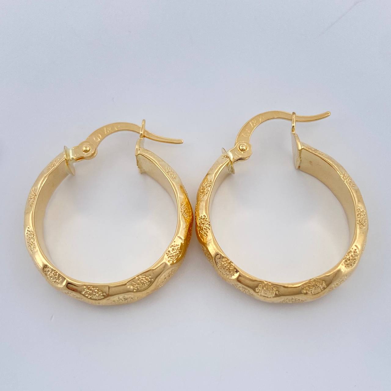 Candongas Lary 2.6gr / 1 in / Oro Amarillo 18K &