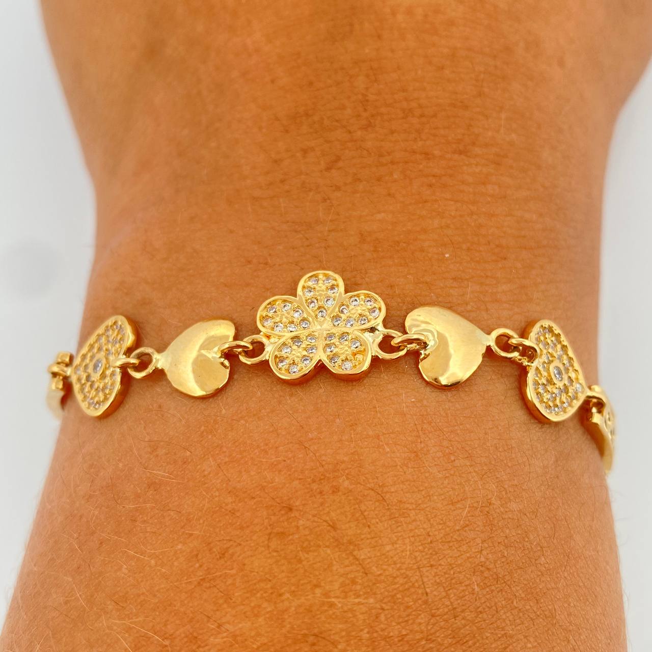 Reticulated Flower Hearts Bracelet 11.3gr / 7 1/4 in / 4mm Yellow Gold 18K %