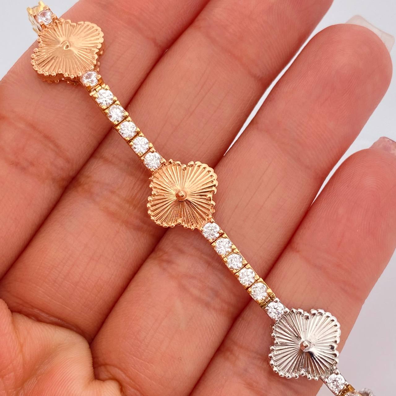 Pulso Trebol Tennis 13.6gr / 7 in / 3mm Tres Oros 18K %