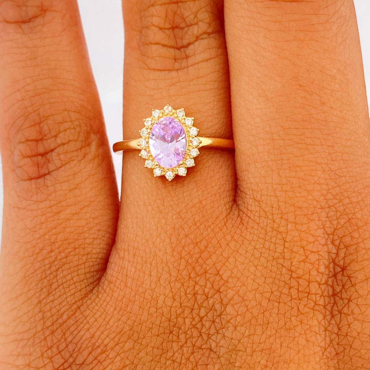 Anillo Halo Ovalado 2.35gr / T7 / Oro Amarillo 18K %